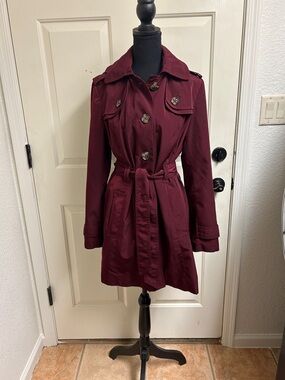 London fog medium maroon trench coat with button details with belt, Size Medium